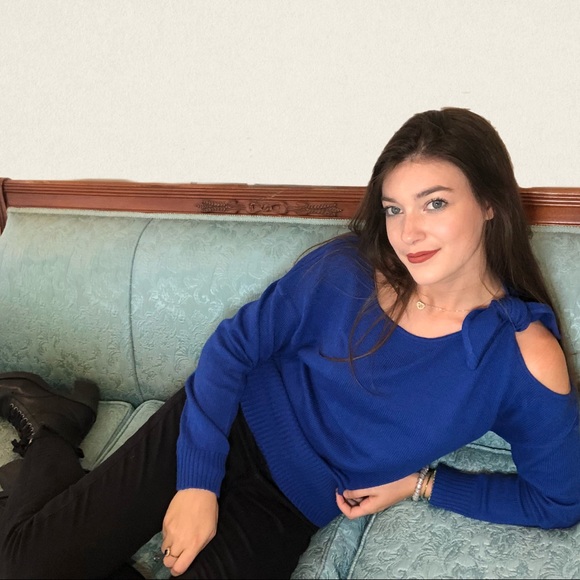 Royal blue cutie sweater ๐ฅ - Picture 1 of 6